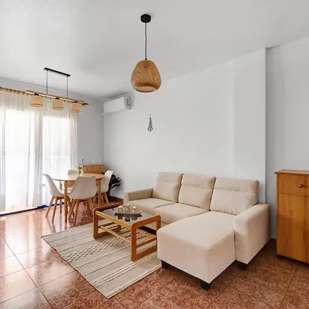 A Spacious And Cozy Apartment. تورّيفيِخا