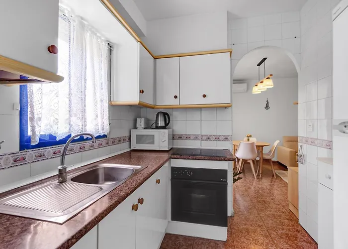 A Spacious And Cozy Apartment. *