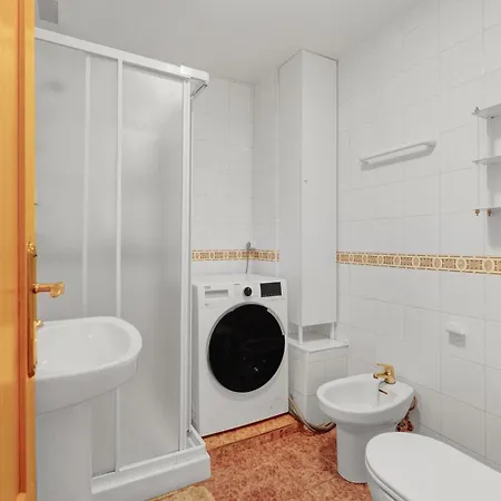 A Spacious And Cozy Apartment. アパート